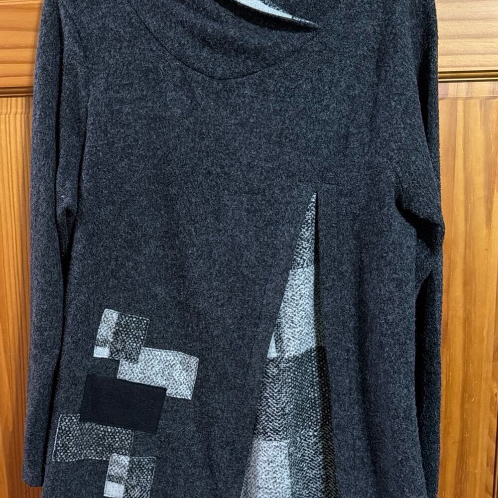 Trisha Tyler Different shades of Gray Oversized Sweater Size XL